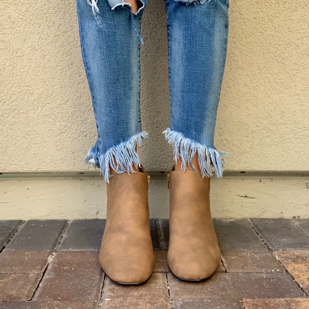 NIB Tan High Heel Comfortable Ankle Booties - Picture 6 of 7